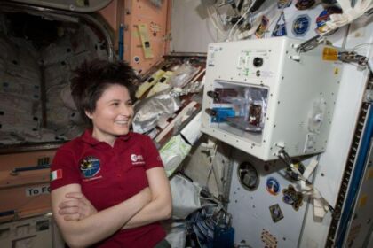 scene di vita a bordo della ISS