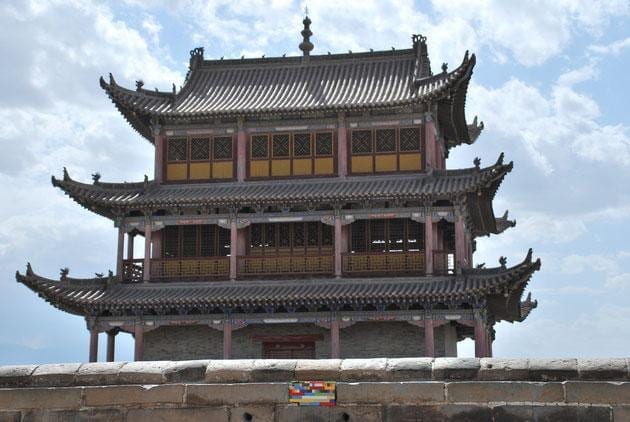 Dispatchwork è l'arte di abbellire vecchi edifici con i Lego
