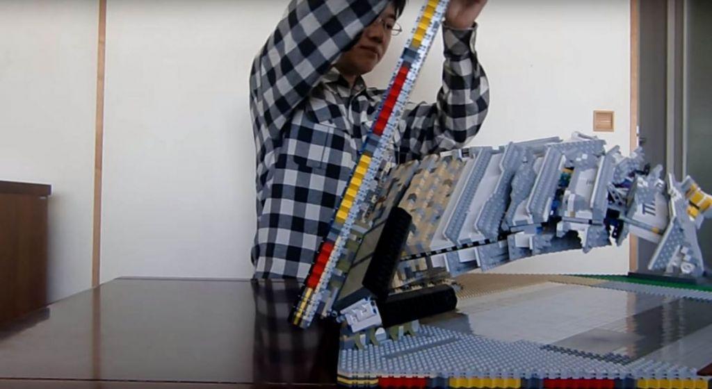 Castello LEGO che si apre come un libro pop up