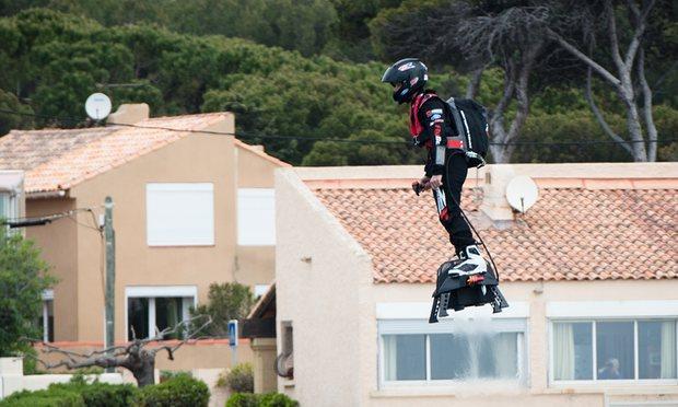 hoverboard è realtà con Flyboard Air