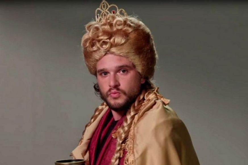 Kit Harington parodia coercei Lannister