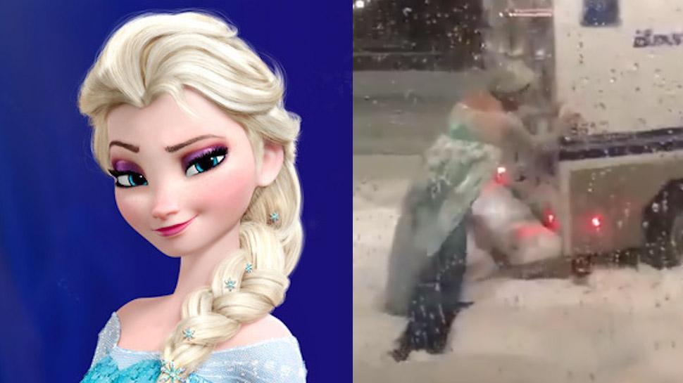 uomo vestito da Elsa di Frozen