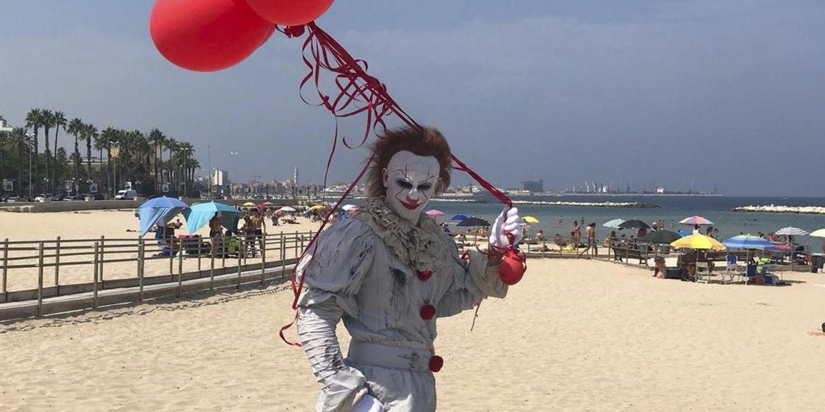 Beli Pennywise (IT: Bab Dua) | Koleksi Horor di Indonesia