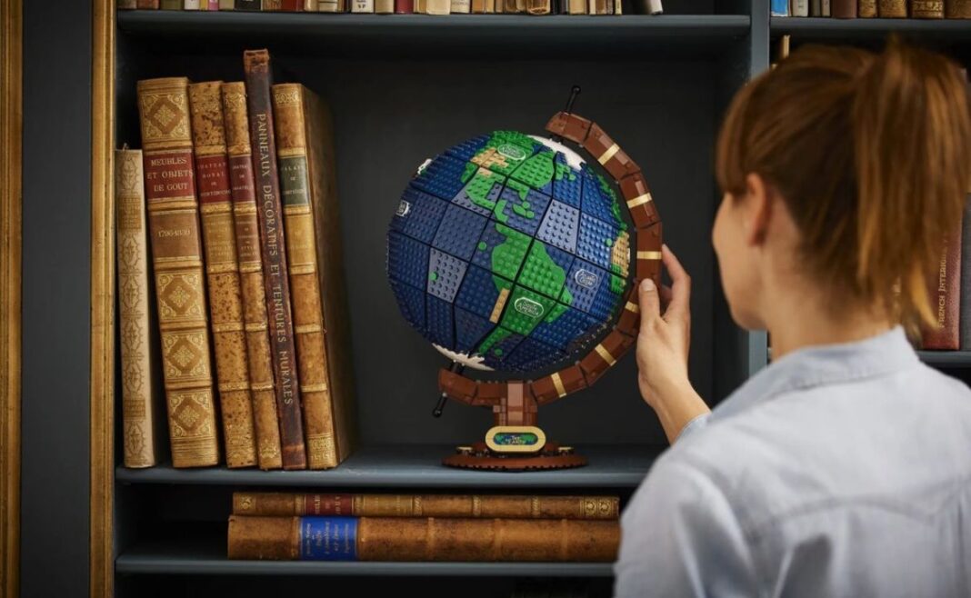 LEGO The Globe