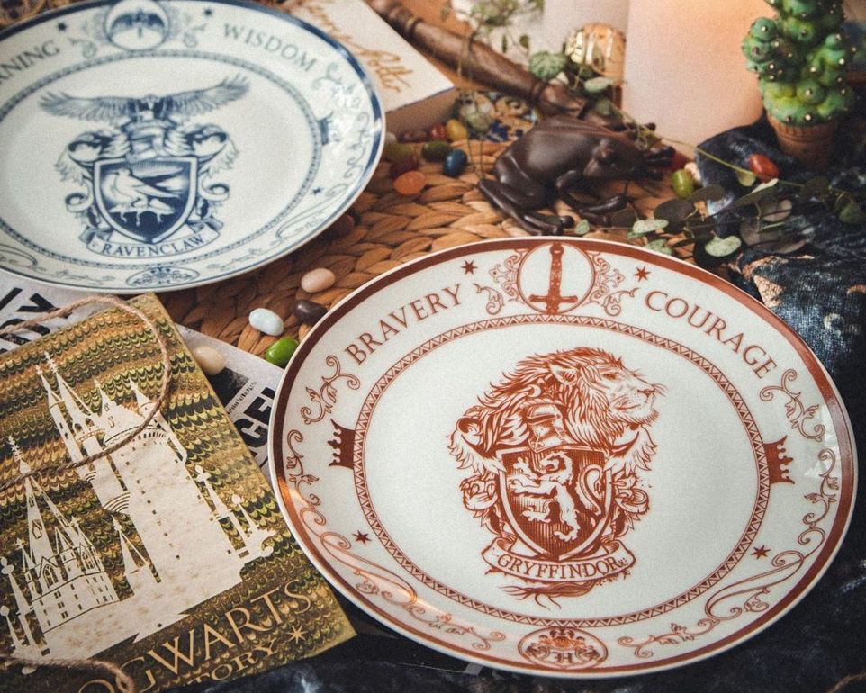 I piatti ufficiali di Harry Potter: è ora di trasformare la nostra tavola  nella Sala Grande di Hogwarts! 